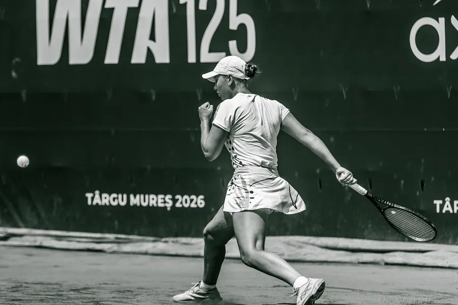 Jucătoare în fața panoului WTA 125 Târgu Mureș 2026